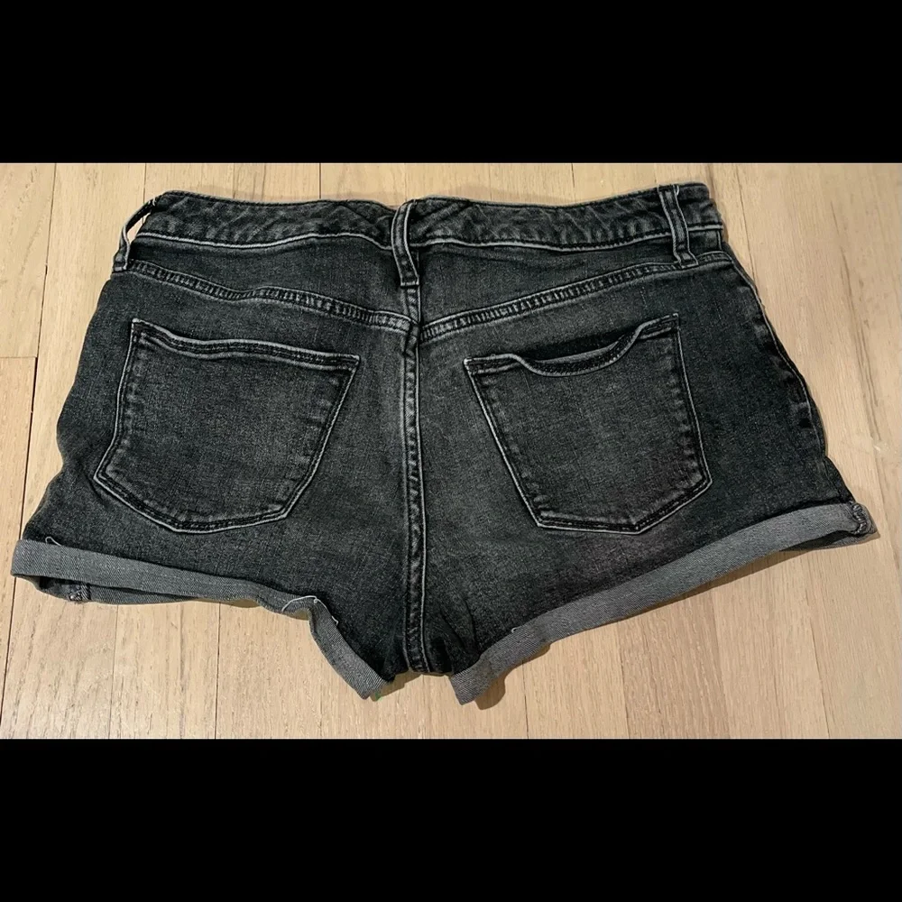 Universal Thread Button Up Shorts - Picture 2 of 3
